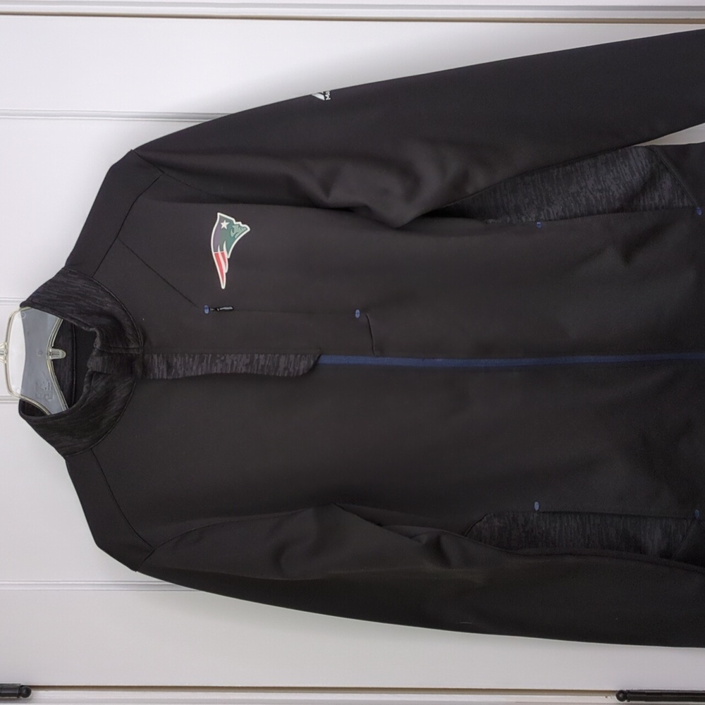 Men's Medium New England Patriots Majestic ThermaBase Full-Zip